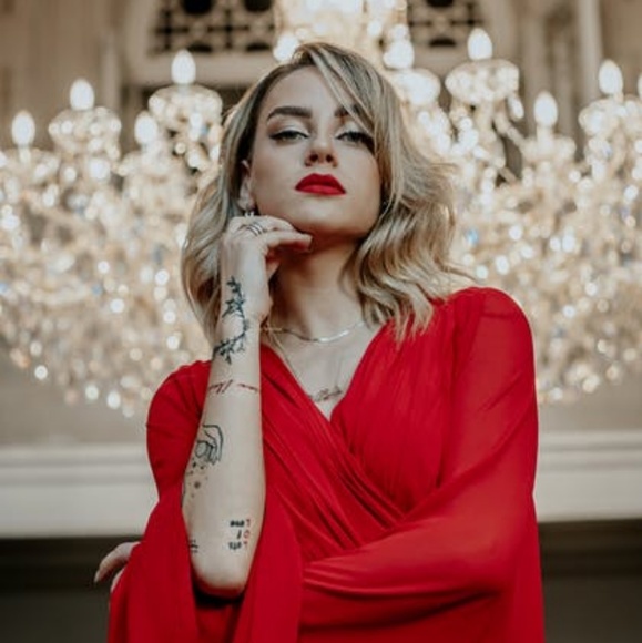 Profile Picture of Marianne Garrett (@oggnhu56) on Poshmark