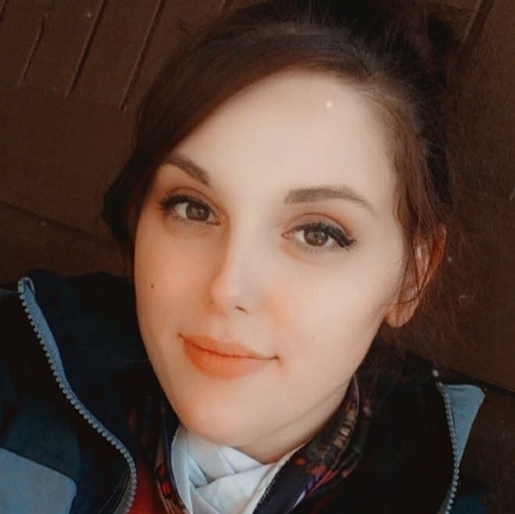 Profile Picture of Vanessa Burns (@kaywoolsey8) on Poshmark