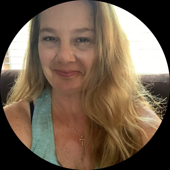 Profile Picture of Jeanette Chalmers (@jeanettechal857) on Poshmark