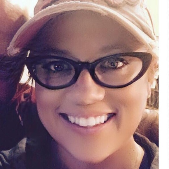 Profile Picture of Stella Repetti (@posher137) on Poshmark