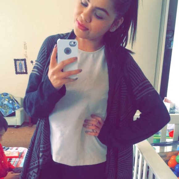 Profile Picture of Rosa Jazo (@roseee14) on Poshmark