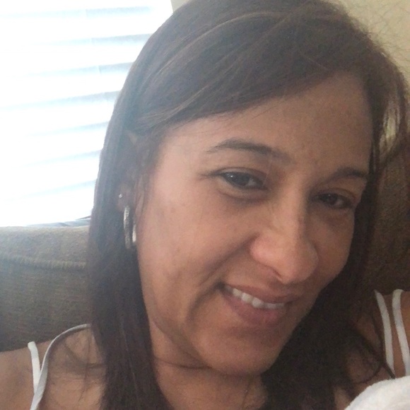 Profile Picture of Yadira Arias (@78matthew78) on Poshmark