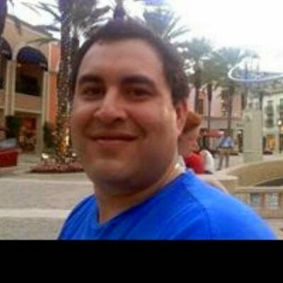 Profile Picture of Joel Vives (@mrjoelvives) on Poshmark