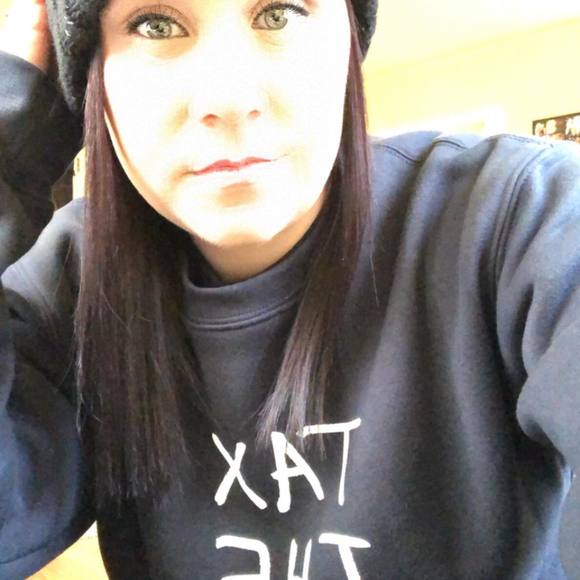 Profile Picture of Stephanie Thanem (@stephgclassy) on Poshmark