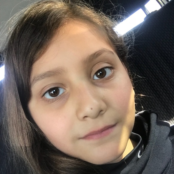 Profile Picture of Isabel Murillo (@isabelmurillo98) on Poshmark