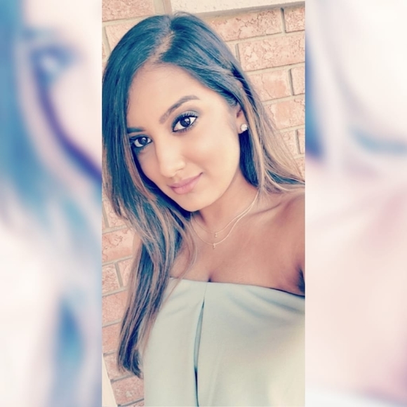 Profile Picture of Crystal Pargoo (@crystalpargoo) on Poshmark