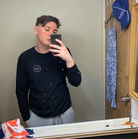Profile Picture of Fernando Leon (@fern_2k01) on Poshmark