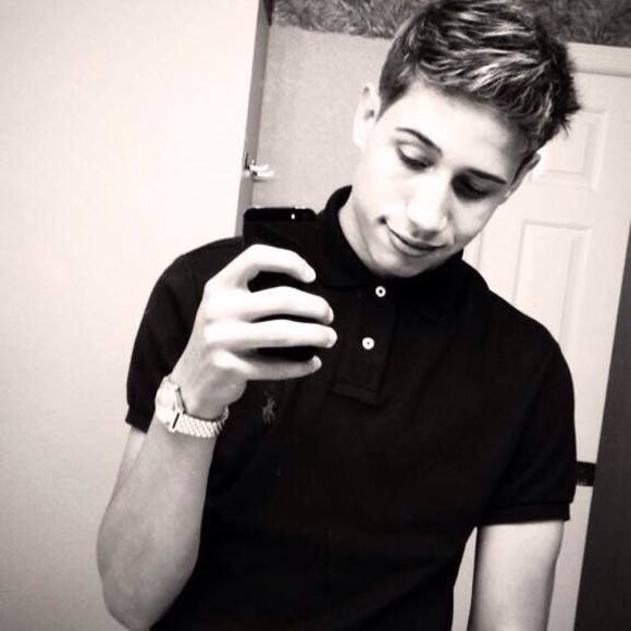 Profile Picture of Luis Javier (@luisjav7) on Poshmark