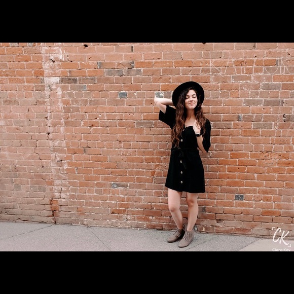 Profile Picture of Ciera Thompson (@ckstoner1007) on Poshmark