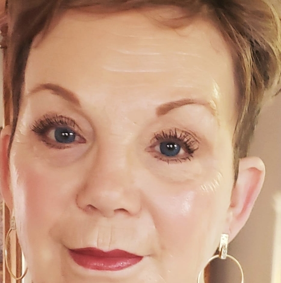 Profile Picture of Deborah Schriver (@debbiesews4u) on Poshmark