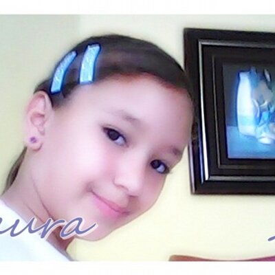 Profile Picture of Laurinha (@123laura123biel) on Twitter