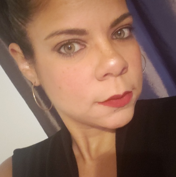 Profile Picture of Patricia Araujo (@pattyaraujo22) on Poshmark