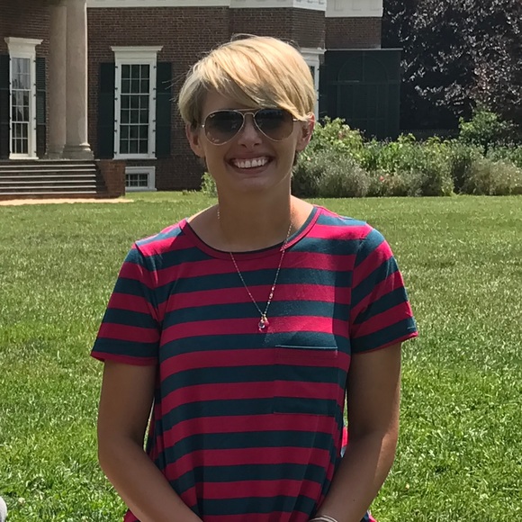 Profile Picture of Anne Odom (@lularoeanneodom) on Poshmark