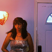 Profile Picture of Julia Graham (@Backseatjules) on Youtube