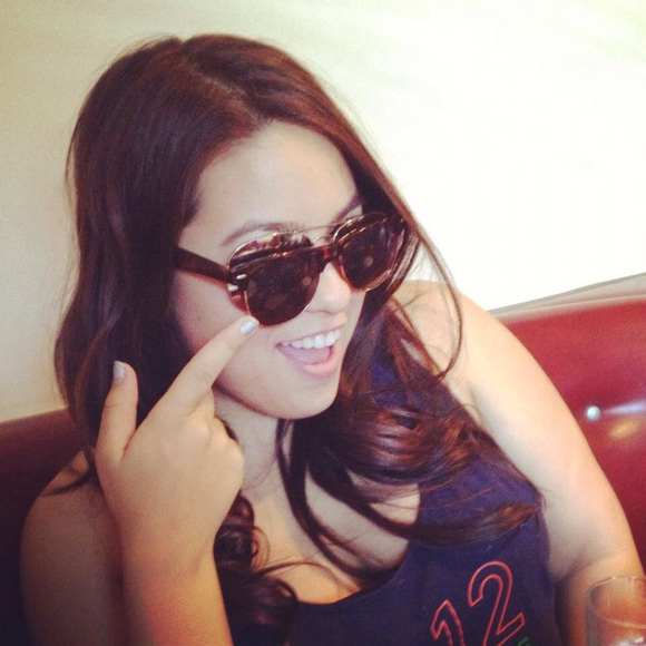 Profile Picture of Amanda Mandelcorn (@omgdada) on Poshmark