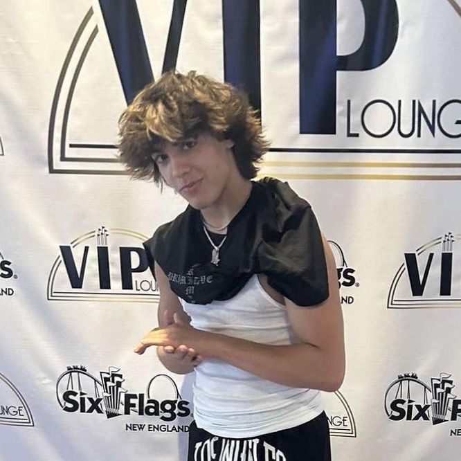 Profile Picture of derek (@derekbarlowe) on Tiktok