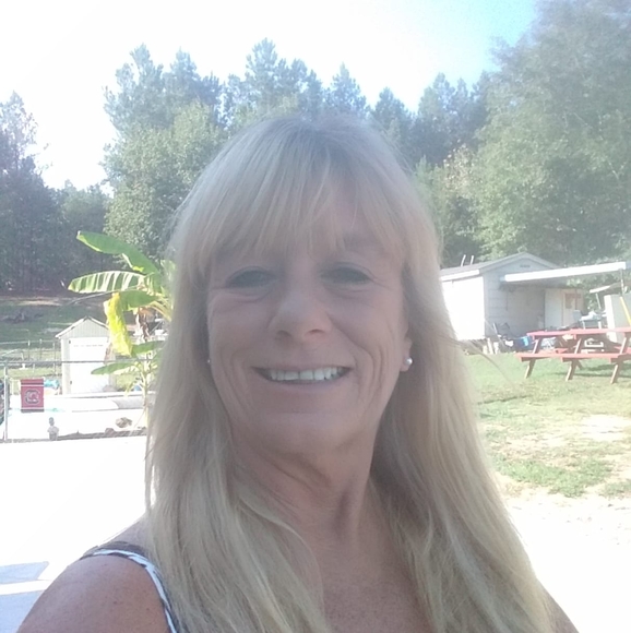 Profile Picture of Roxanne conard Lee (@roxannelee1963) on Poshmark