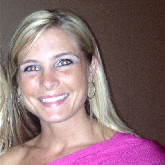 Danielle Hanis - Poshmark Profile Picture of Danielle Hanis (@dhanis) on Poshmark