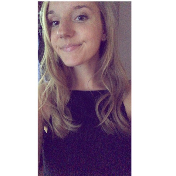 Profile Picture of Amanda Hacker (@amanda_hacker) on Poshmark