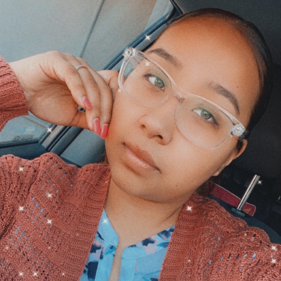 Profile Picture of Iris Lucero (@ijlucero) on Poshmark