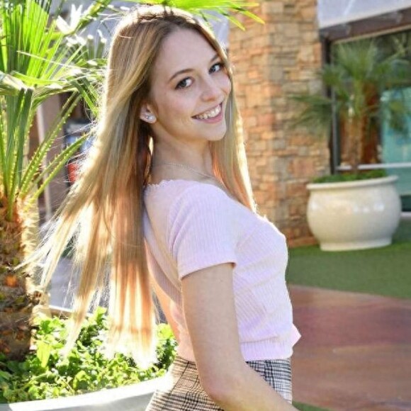 Profile Picture of Colbert Robert (@fipdqlyxcinwr) on Poshmark