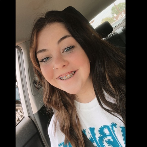 Profile Picture of Kayle Thacker (@kaylethacker) on Poshmark