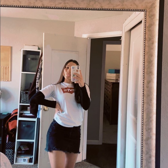 Profile Picture of Matlyn Leetch (@matlyn_leetch) on Poshmark