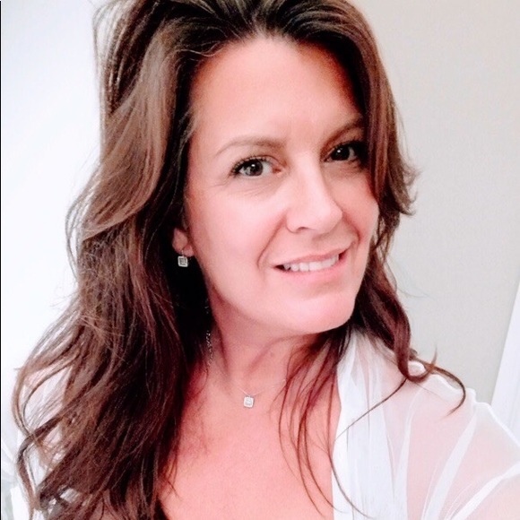 Profile Picture of Isabelle Lemieux (@isabo71) on Poshmark