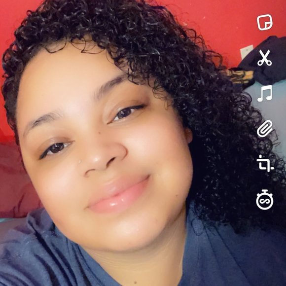 Leslie Mayorca - Poshmark Profile Picture of Leslie Mayorca (@lesliemayorca) on Poshmark