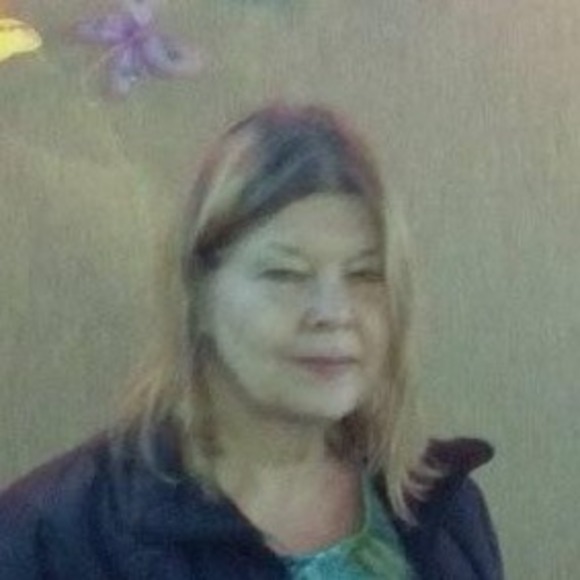 Profile Picture of Annette Abergel (@annetteabergel) on Poshmark