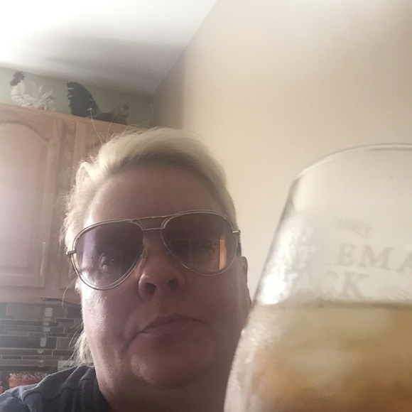 Profile Picture of Stephanie Sferlazza (@s_ferlaz) on Poshmark