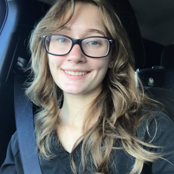 Profile Picture of Shawna Dailey (@shawna_dailey) on Poshmark