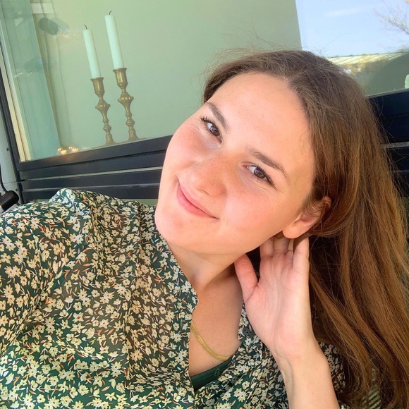 Profile Picture of Karen Damgaard (@karendamgaard) on Poshmark