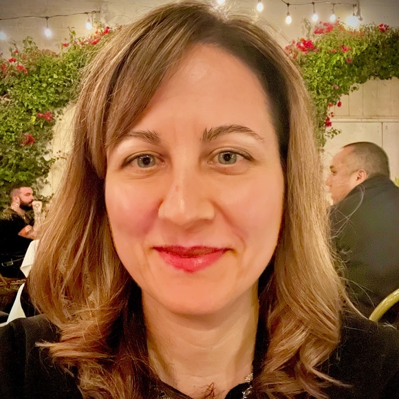 Profile Picture of Wendy Ernzen (@shopwithwendye) on Poshmark