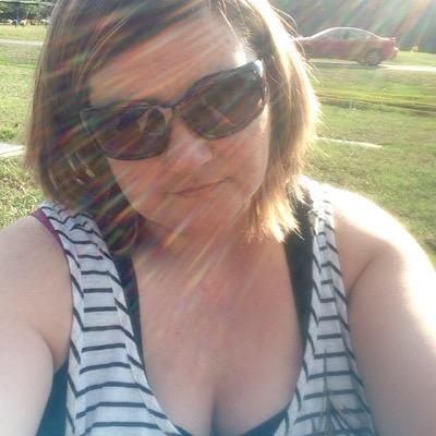 Profile Picture of Crystal Connell (@shorty_luvs_red) on Twitter