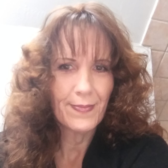Profile Picture of Kim Schuler (@kimmiann5150) on Poshmark