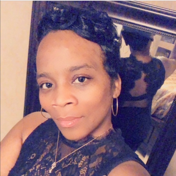 Profile Picture of Cassandra Warren (@sanhinton) on Poshmark