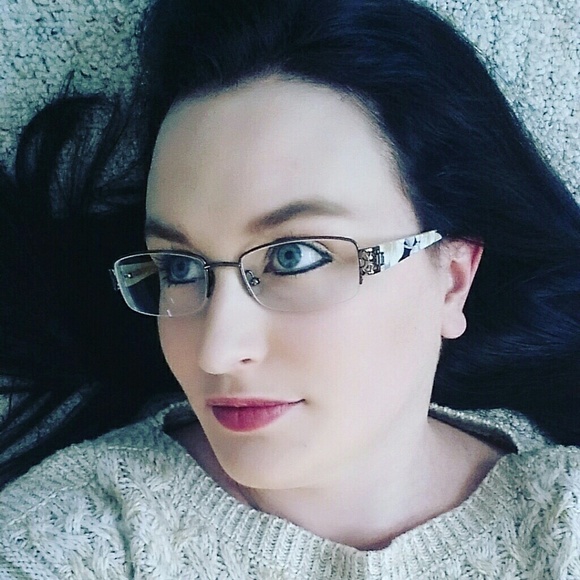 Profile Picture of Denielle Greenwaldt (@denigreen1990) on Poshmark