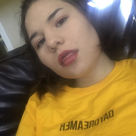 Profile Picture of Ashley Weinhold (@aweinhold17) on Poshmark