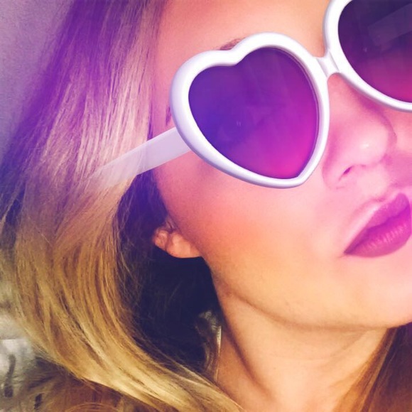 Profile Picture of Adrianne Reagan (@aehaa) on Poshmark