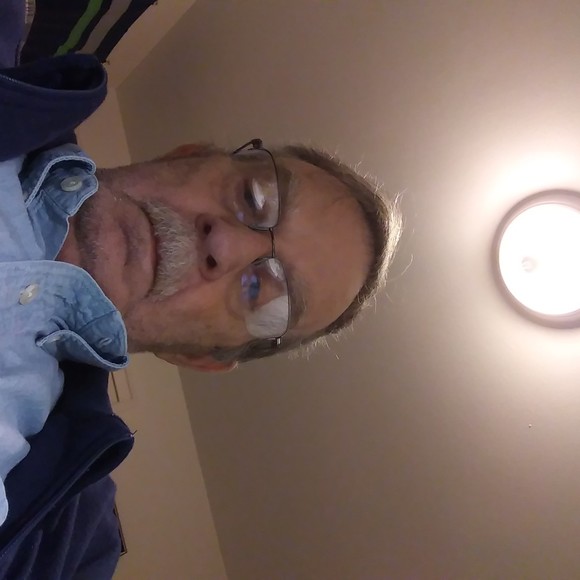 Profile Picture of Kenneth Henning (@henni515) on Poshmark