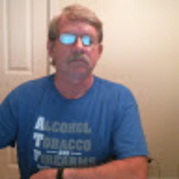 Profile Picture of David Falls (@dndfalls) on Poshmark