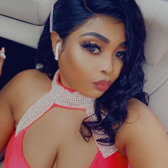 Profile Picture of Darlie Darlie (@neldalove) on Poshmark