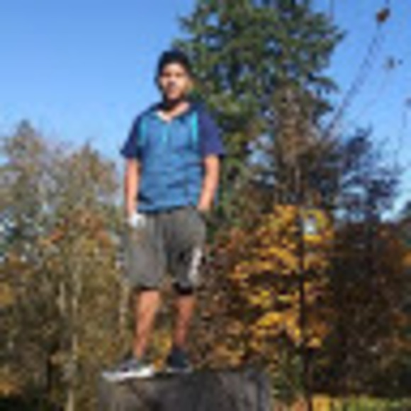Profile Picture of Andres Tomas (@andrestomas933) on Poshmark