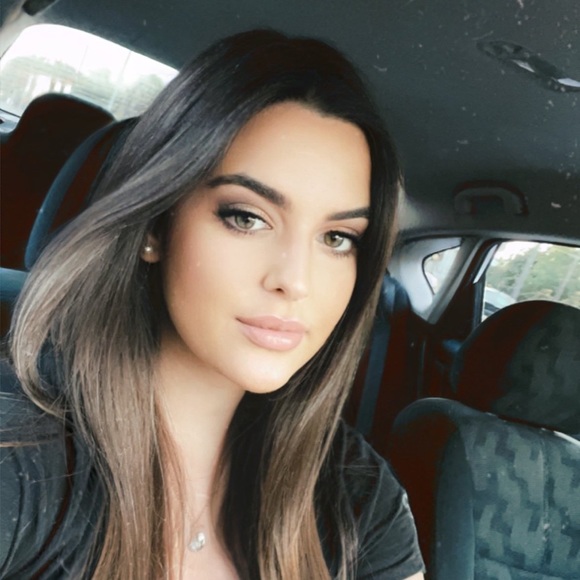Profile Picture of Milena Lazovic (@milena_lazovic) on Poshmark