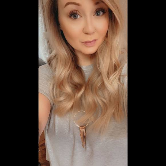 Profile Picture of Taylor Wren (@twren93) on Poshmark
