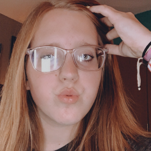 Profile Picture of Lily Evinger (@lilyg024) on Poshmark