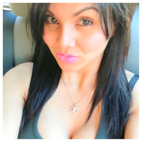 Profile Picture of Sophala Chum (@pauletta83) on Poshmark