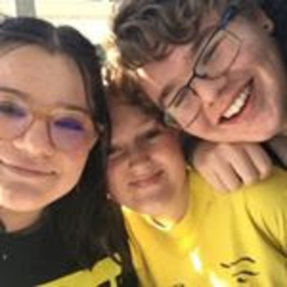 Profile Picture of Annabelle Gallon (@annagallon3002) on Poshmark