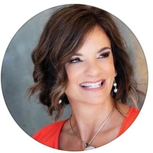 Profile Picture of Cindy Roros (@croros4) on Poshmark